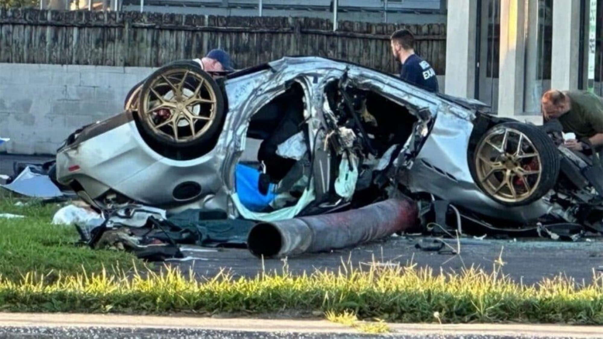 Adolescenti rubano una Maserati e si schiantano