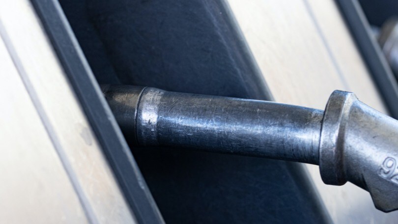 Carburanti: benzina e diesel oscillano poco, aumenta il metano