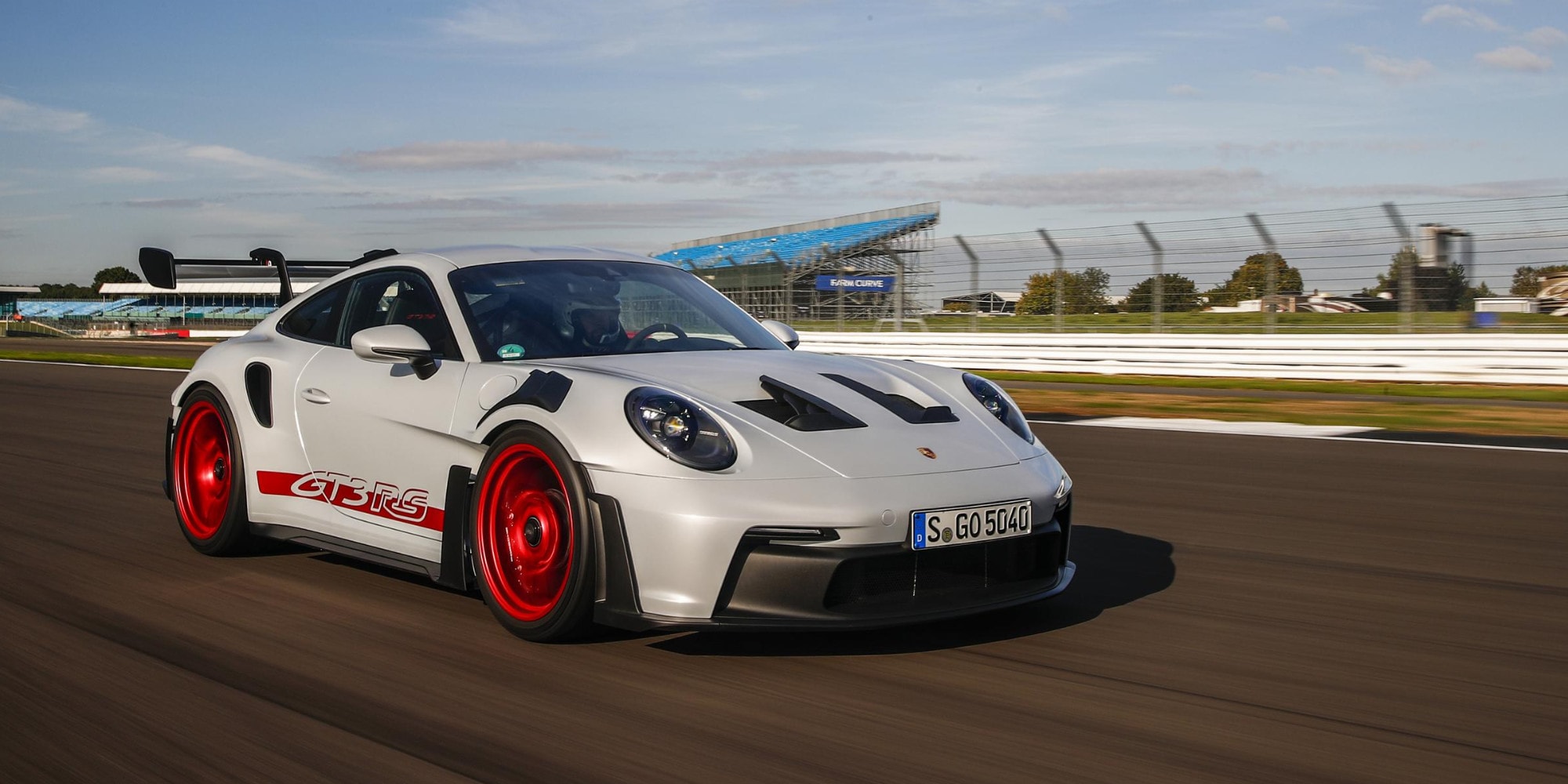 Porsche 911 GT3 RS, un razzo tra le curve
