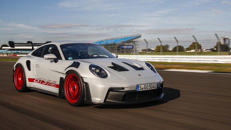 Porsche 911 GT3 RS, un razzo tra le curve