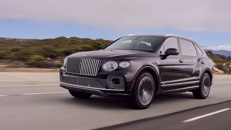 Bentley Bentayga EWB, la prova su strada del Suv a passo lungo