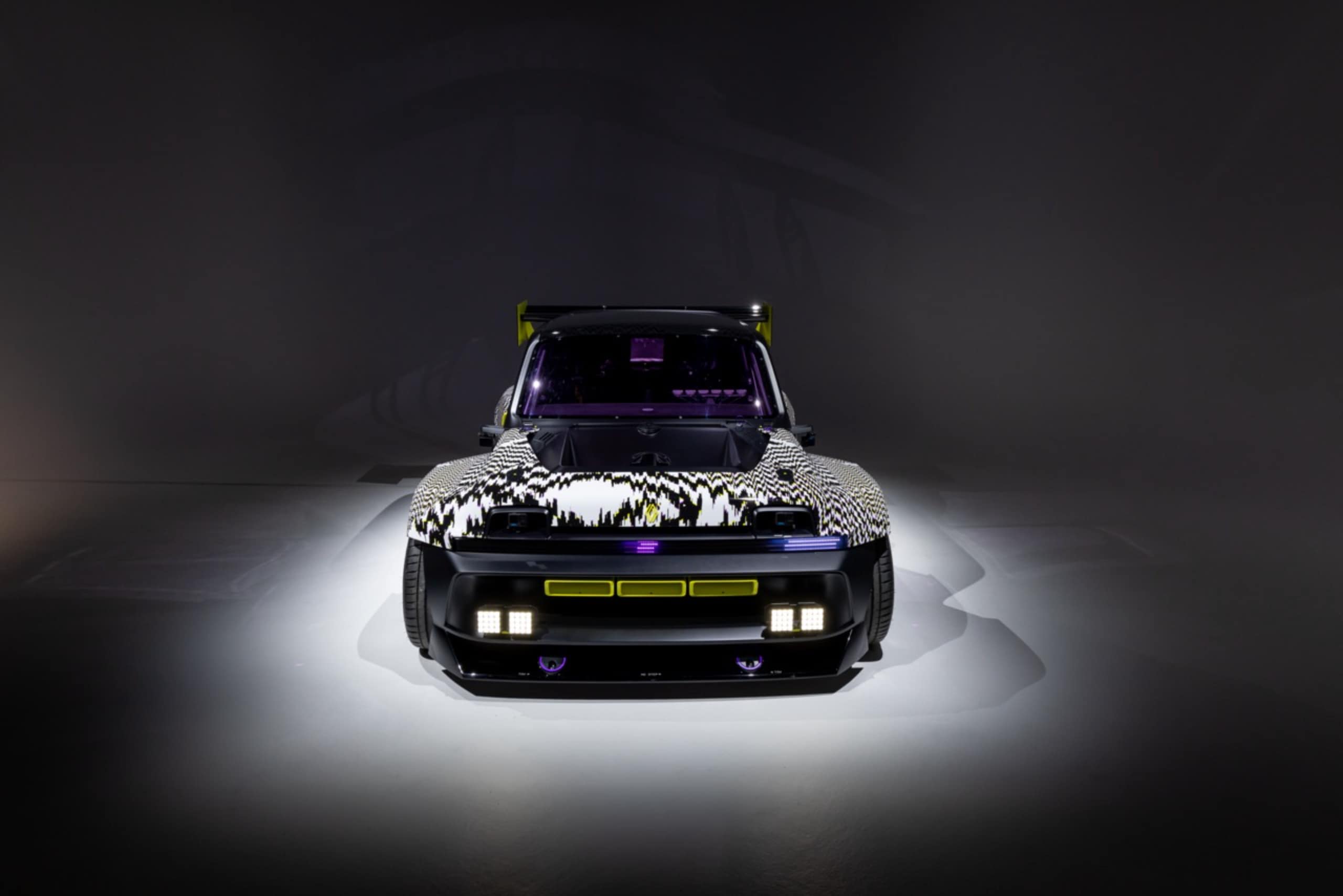 Renault R5 Turbo 3E, nuove foto per l'elettrica da drift
