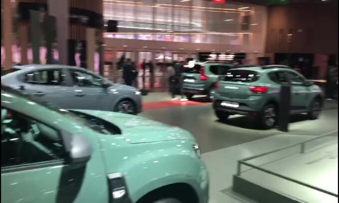 Dacia al Salone di Parigi