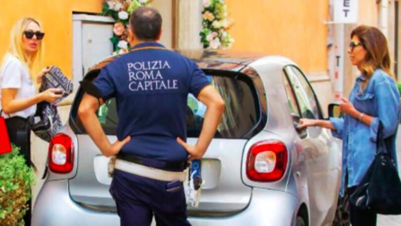 Ilary Blasi: dopo lo sberleffo a Totti, arriva la multa