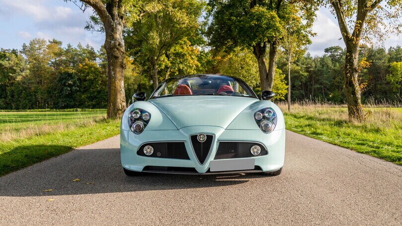 Alfa Romeo 8C Spider in Blu Celeste