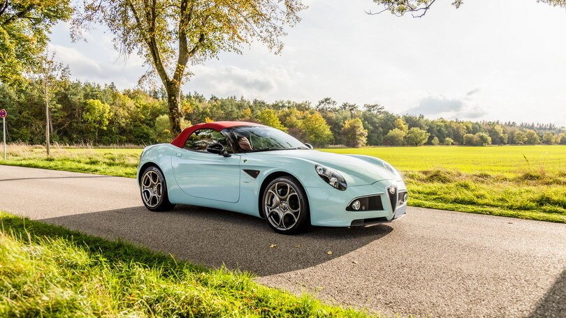 Alfa Romeo 8C Spider, all'asta un esemplare in Blu Celeste