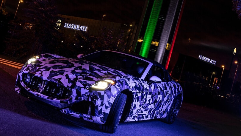Maserati GranCabrio 2023, il prototipo su strada