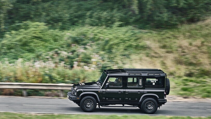 Hamilton prova l'Ineos Grenadier