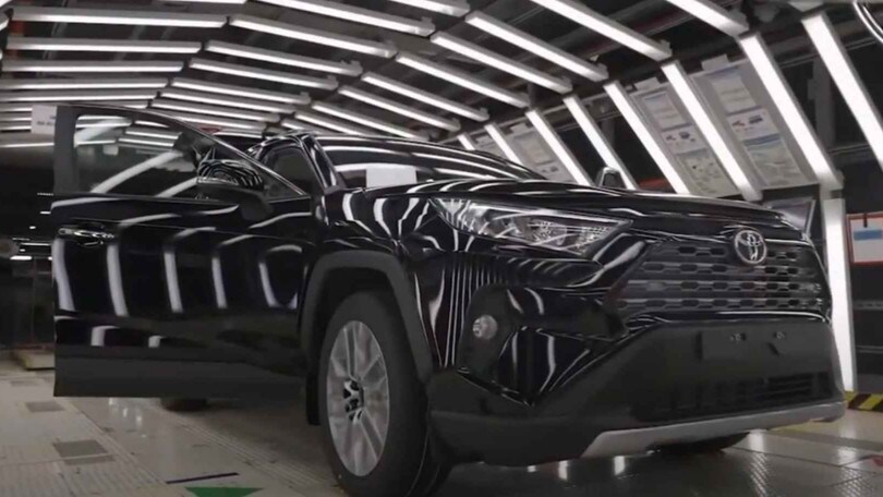 Anche Toyota ha fermato la produzione di auto in Russia