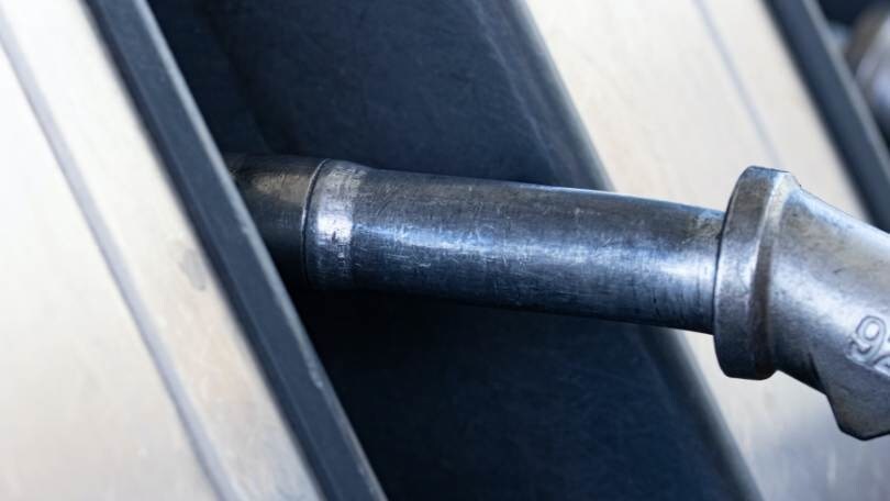 Benzina in aumento, ma c'è il taglio delle accise: cosa succede