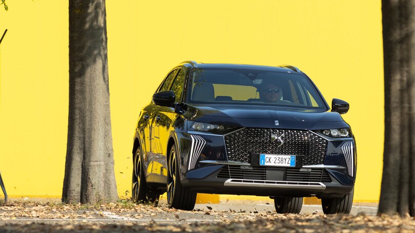 DS 7, la prova del nuovo Suv plug-in hybrid