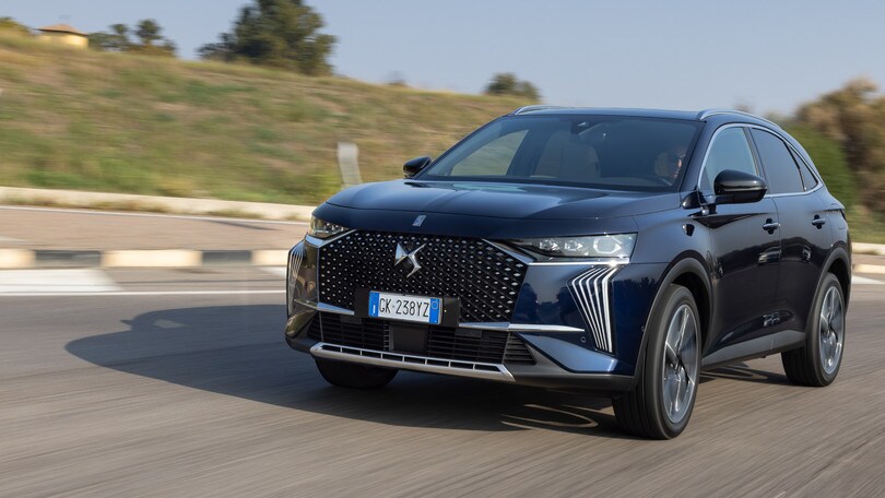 Sul nuovo numero di Auto: speciale DS, in diretta dal futuro