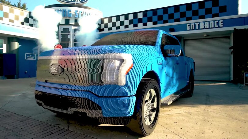 Ford F-150 Lightning di Lego