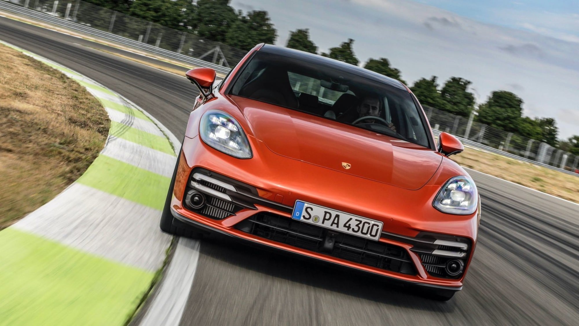 È possibile comprare all’asta una supercar a poco prezzo?
