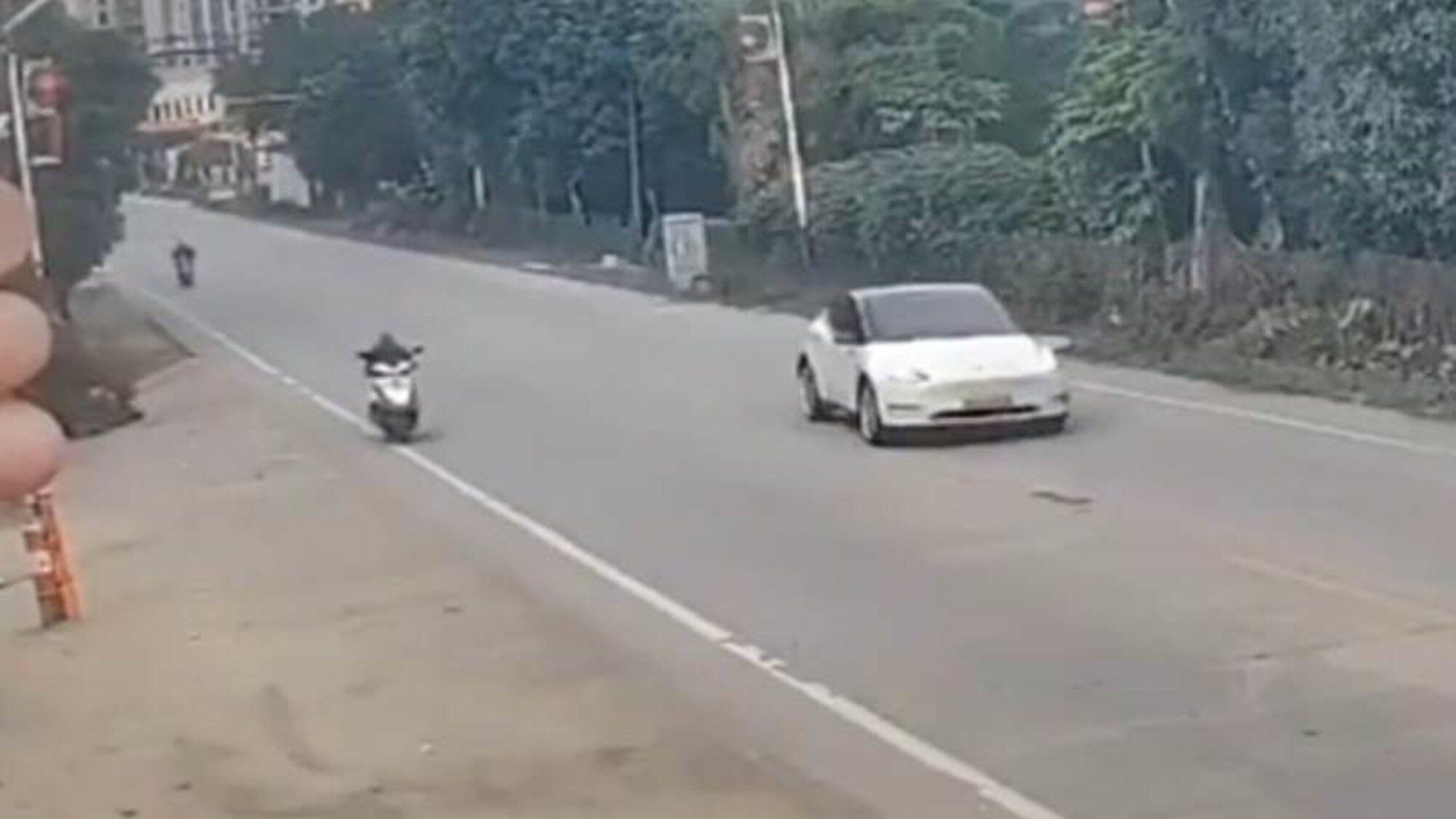 Cina, Tesla incontrollata scatena il panico: tre persone ferite