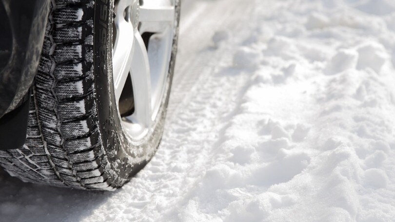 Obbligo gomme invernali: quanto costa la multa e da quando bisogna usarle