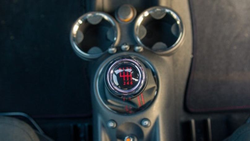 Mini dà lezioni di cambio manuale agli USA