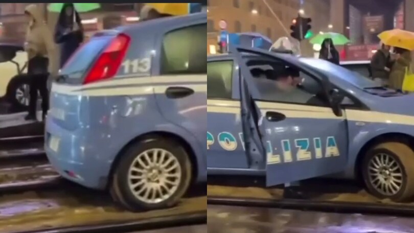 Polizia rimane incastrata sui binari del tram