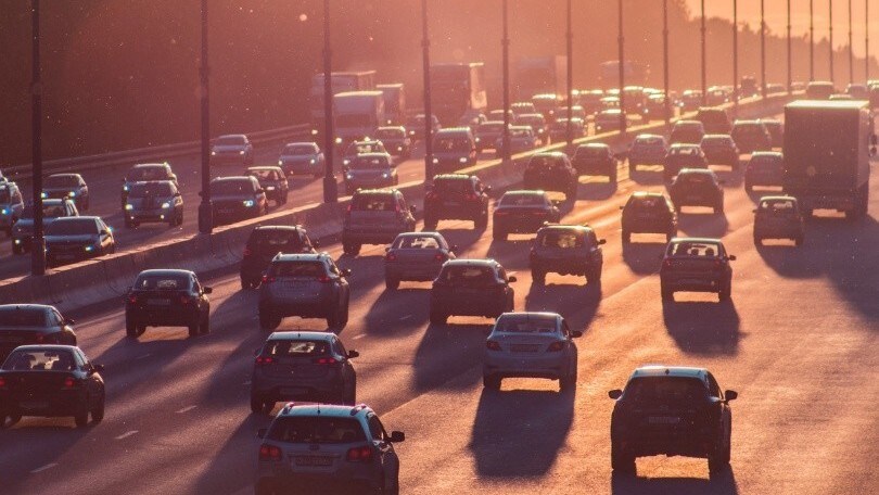 Italiani alla guida troppo indisciplinati: il 54% non usa la freccia