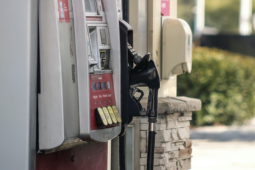 Prezzo benzina e Diesel, gli sconti si dimezzano: ecco da quando
