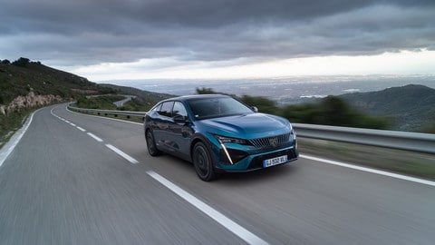 Peugeot 408, la prova del Suv-coupé