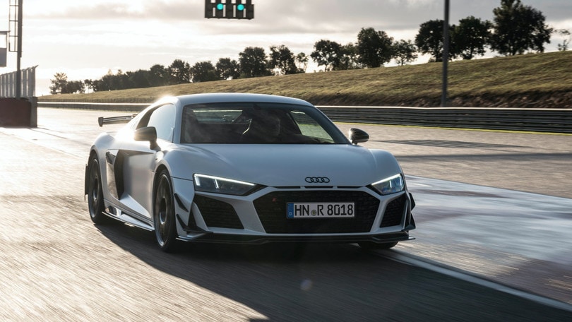 Audi R8 Coupé V10 GT RWD, il test in pista della supercar