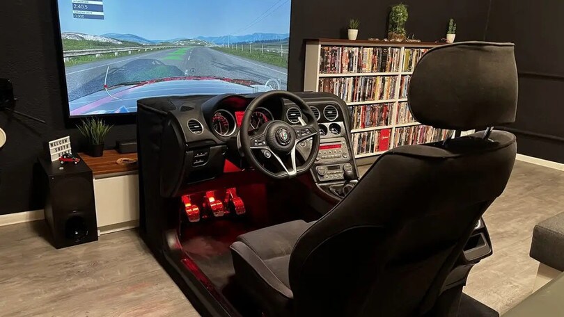 Alfa Romeo, un appassionato trasforma la Brera in un simulatore di guida