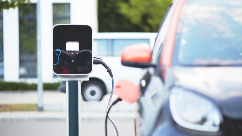 Crisi energetica: l'assurda decisione del Governo svizzero per tutte le auto