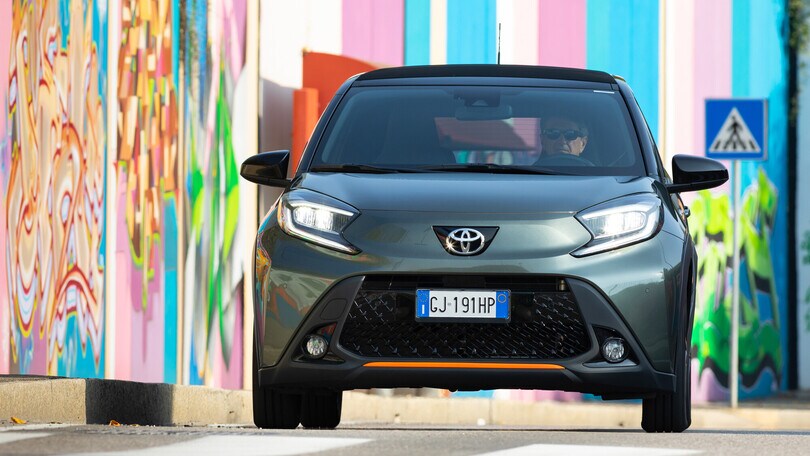 Toyota Aygo X, la prova del piccolo crossover giapponese
