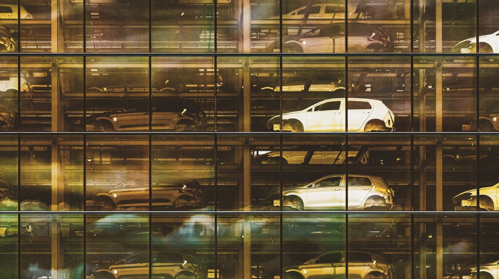 Mercato auto, novembre in positivo ma il futuro è oscuro