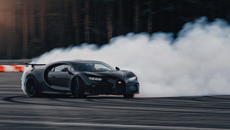 Bugatti Chiron, drift da 1.500 cavalli