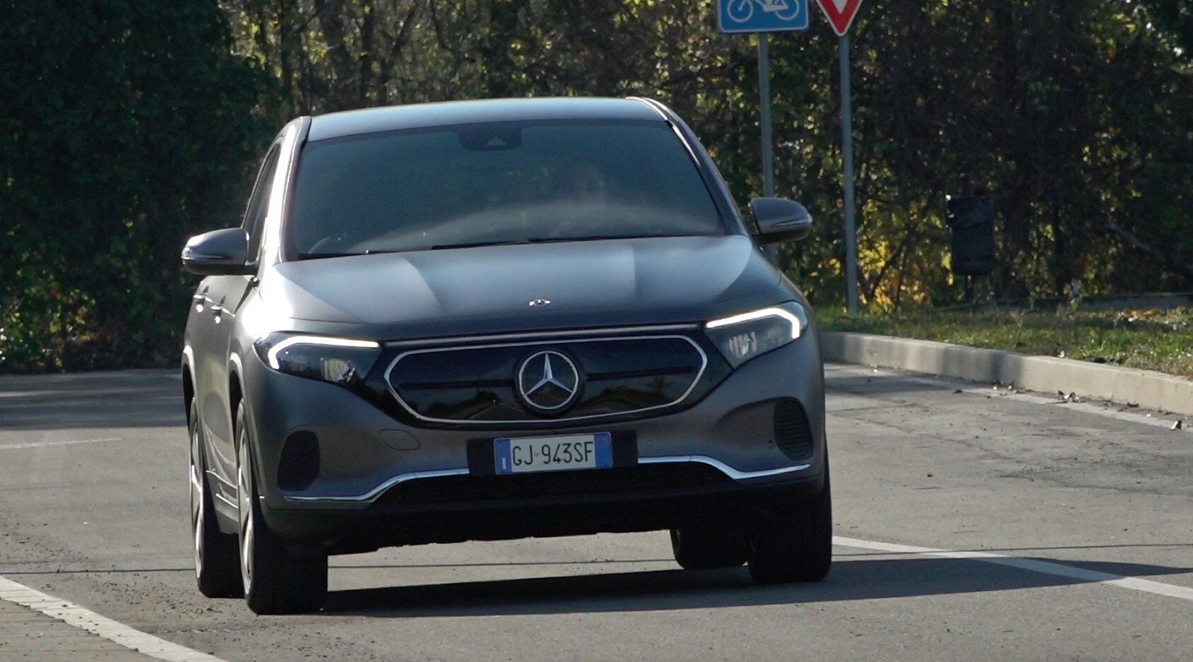 Mercedes EQA 250, la prova dell'elettrica compatta