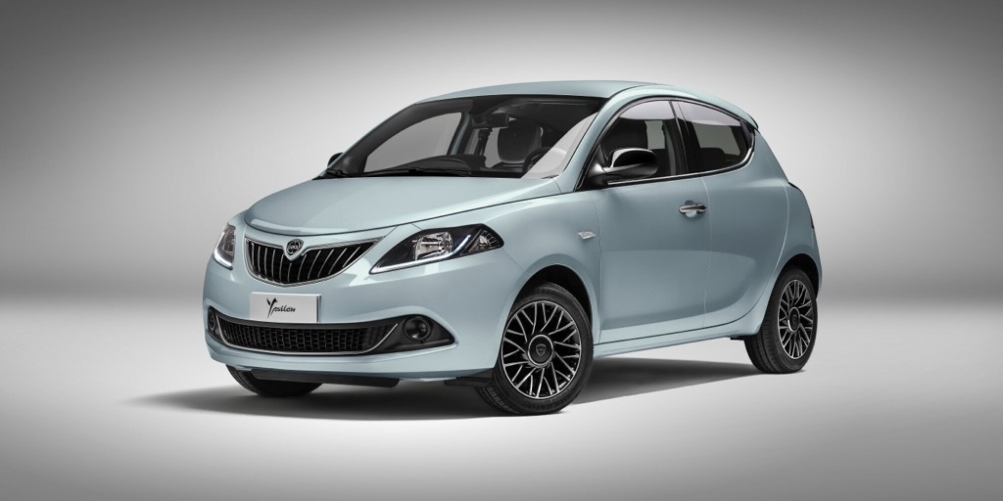 Lancia Ypsilon 2023, la highlander del mercato si aggiorna