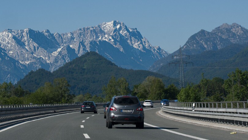 Vai troppo veloce? Il Governo austriaco ti toglie l'auto e te la vende