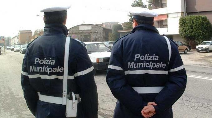 Napoli, la nuova truffa delle false multe: come funziona