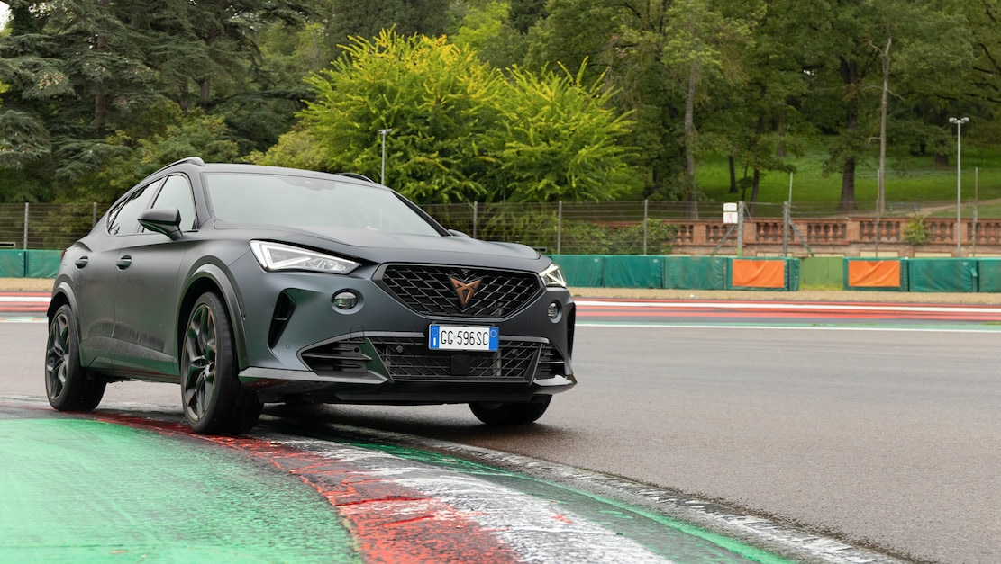 Cupra Formentor VZ5, il giro di pista onboard della sportiva a 5 cilindri