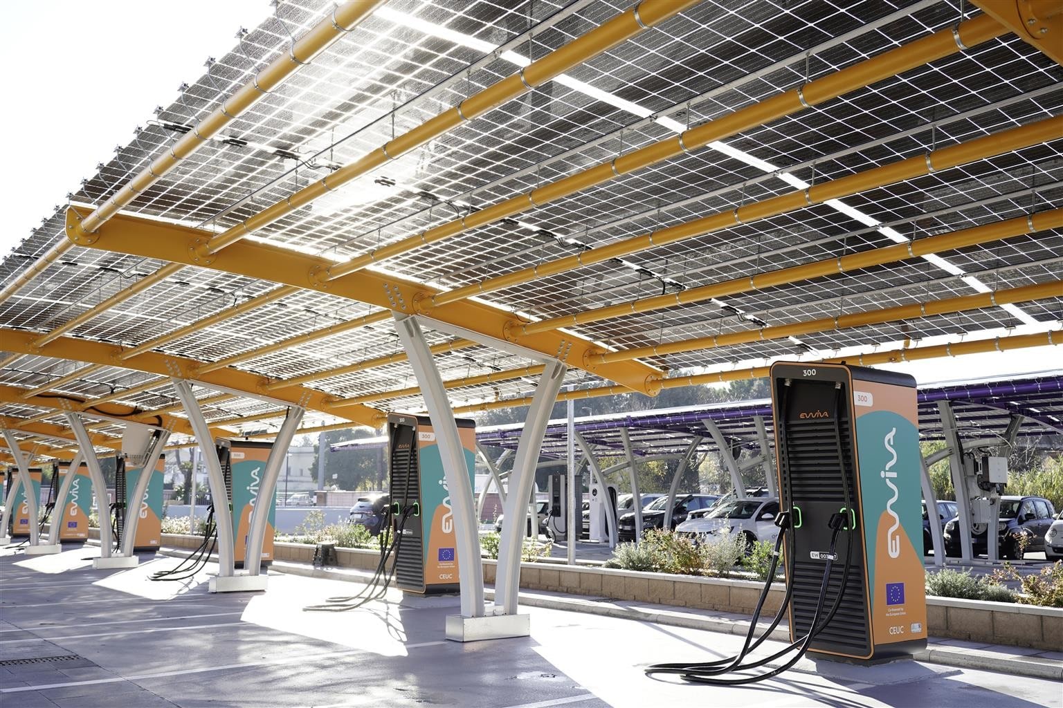 Volkswagen ed Enel X Way presentano Ewiva, la nuova rete di ricarica ad alta potenza