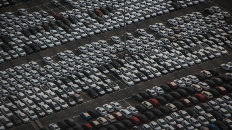 Mercato Auto, 2022 al minimo storico e Co2 la parola più cercata sul web
