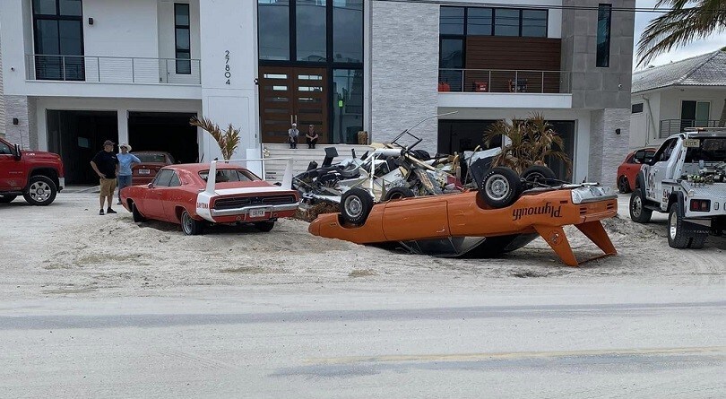 Le due muscle car d'epoca danneggiate dall'uragano Ian