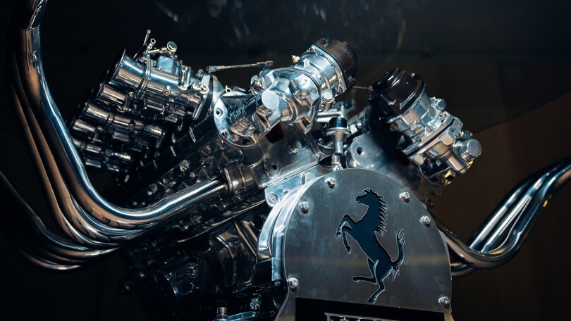 Ferrari, il tavolino V12