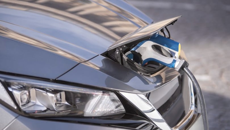 Clamoroso sequestro di auto elettriche provenienti dalla Cina