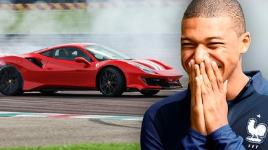 Mbappé: ha un garage milionario ma… è senza patente!