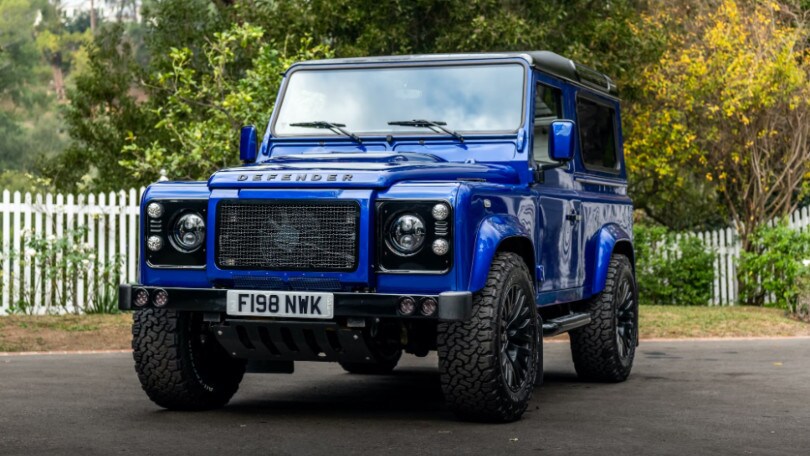 Land Rover Defender, quello V8 del campione del Mondo di F1 venduto all'asta