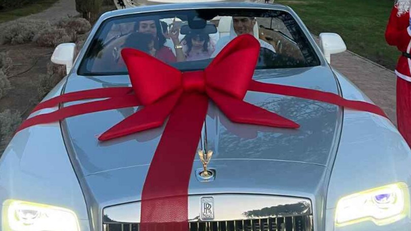 Cristiano Ronaldo riceve in regalo una Rolls Royce da 350mila euro
