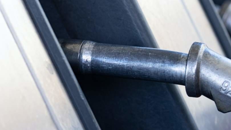 Benzina: addio taglio accise dal 31 dicembre