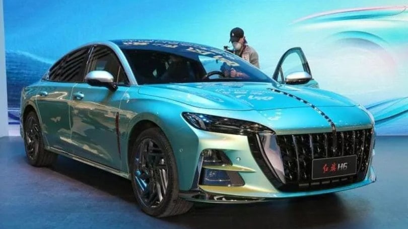 Hongqi H6, altro che elettrico: la berlina cinese è solo turbobenzina