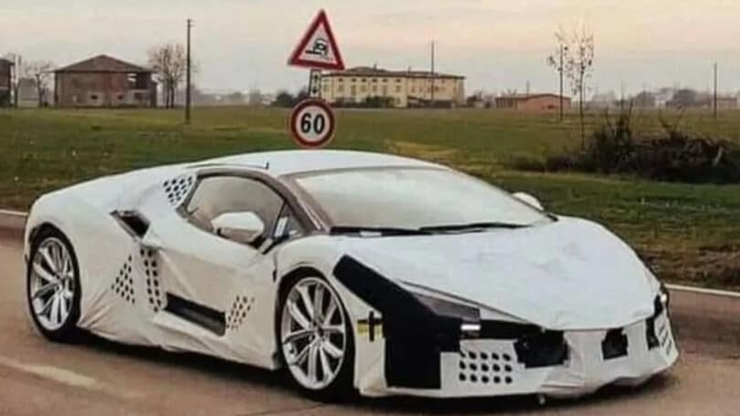 Lamborghini Aventador, prima foto dell'erede: e spunta anche il "nome"