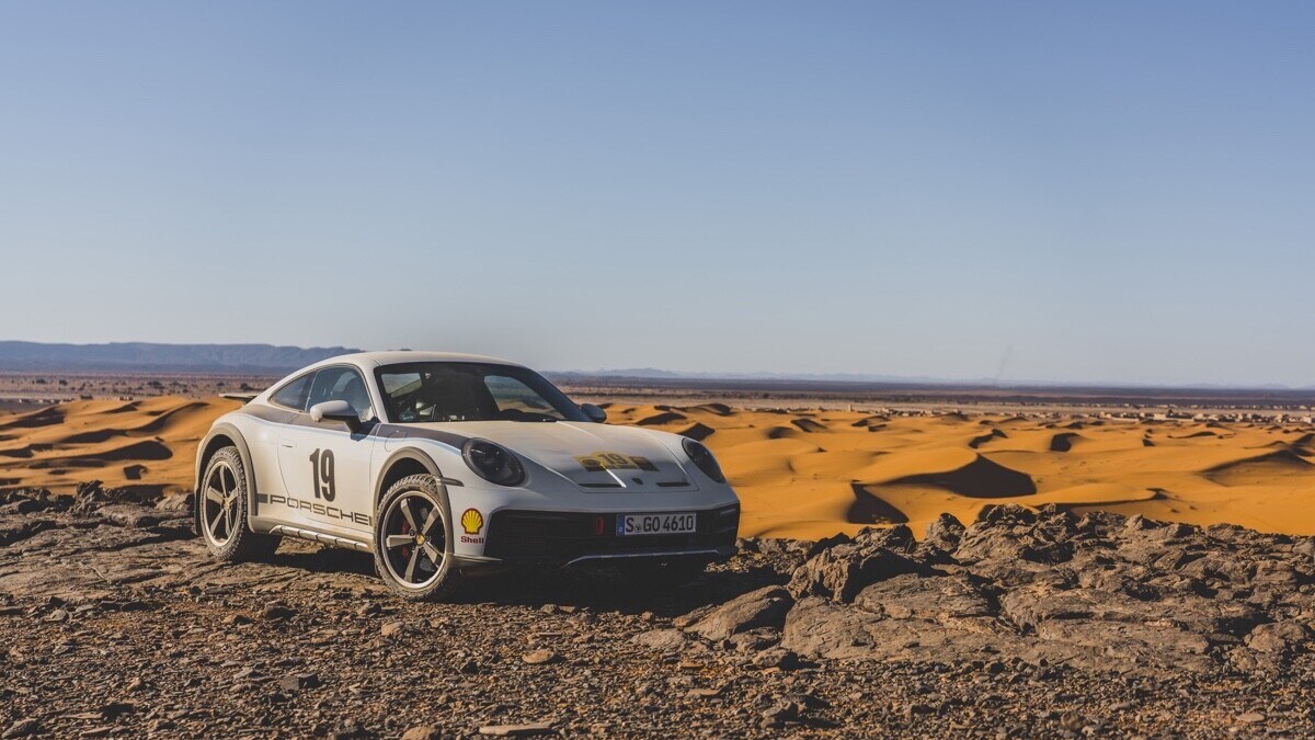 Porsche 911 Dakar, tre livree storiche ispirate al Safari