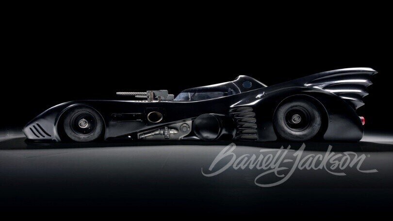 Batmobile con motore Boeing, lanciafiamme e mitragliatrici va all'asta