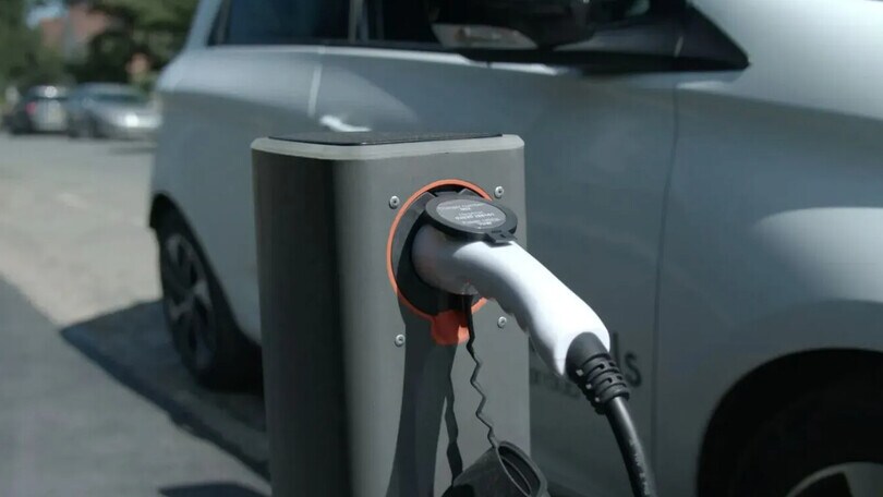 Bando ai motori endotermici, non è vero che la Scozia ci aveva “ripensato”